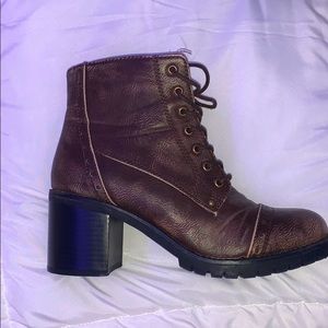 Brown heel boot